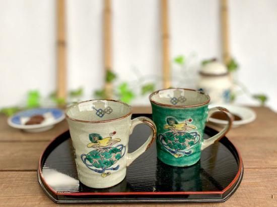メーカー直送 九谷焼 ペアマグカップ 宝尽くし&宝尽くし緑塗り 裏絵