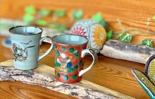 メーカー直送 九谷焼 ペアマグカップ 風神雷神&木米写し 裏絵