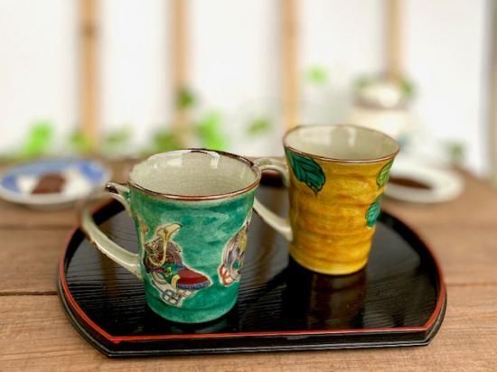 メーカー直送 九谷焼 ペアマグカップ 宝尽くし緑塗り 中裏絵&吉田屋花鳥 下塗り