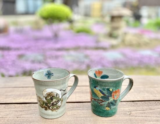 メーカー直送 九谷焼 ペアマグカップ 風神雷神&椿に鳥緑塗り 中絵