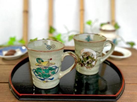 メーカー直送 九谷焼 ペアマグカップ 宝尽くし&風神雷神 中裏絵