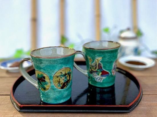 メーカー直送 九谷焼 ペアマグカップ 吉田屋丸紋松竹梅緑塗り&宝尽くし緑塗り 裏絵