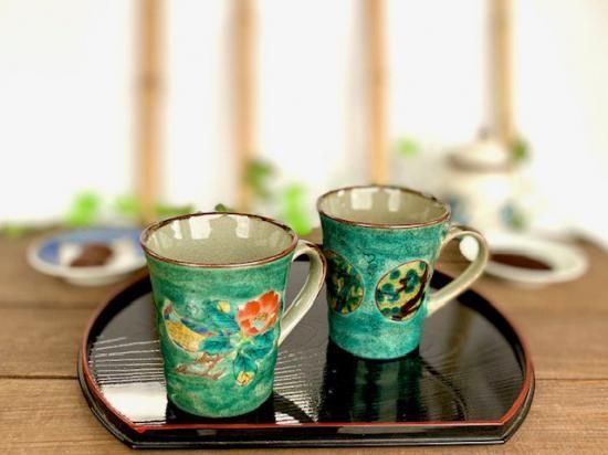 メーカー直送 九谷焼 ペアマグカップ 椿に鳥緑塗り&吉田屋丸紋松竹梅緑塗り 裏絵
