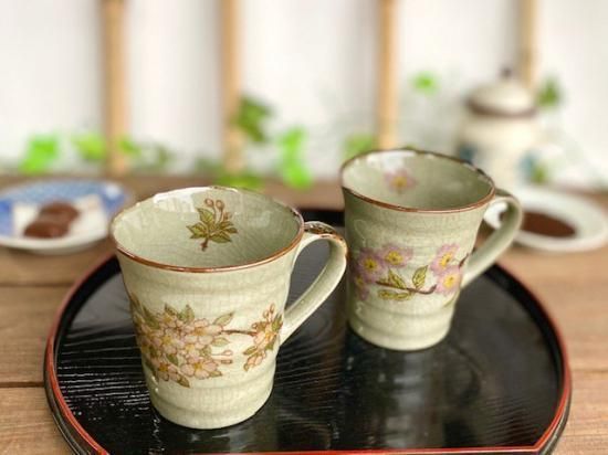 メーカー直送 九谷焼 ペアマグカップ しだれ桜&ソメイヨシノ 中裏絵