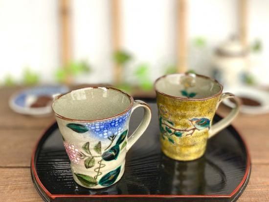 メーカー直送 九谷焼 ペアマグカップ がく紫陽花ピンク ブルー＆黄塗り金糸梅に鳥 裏絵