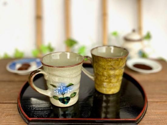 メーカー直送 九谷焼 ペアマグカップ がく紫陽花ピンク ブルー&黄塗り金糸梅に鳥 裏絵