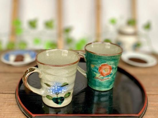 メーカー直送 九谷焼 ペアマグカップ がく紫陽花ピンク ブルー&椿に鳥緑塗り 裏絵
