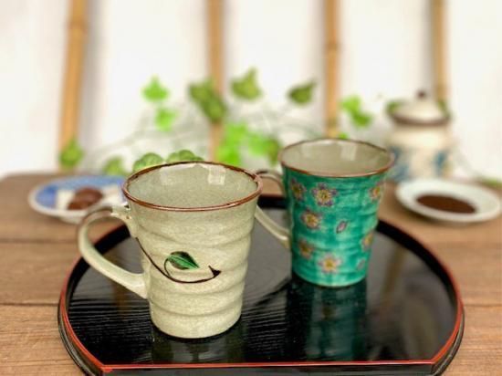 メーカー直送 九谷焼 ペアマグカップ コンビ山茶花&グリーン地桜 裏絵