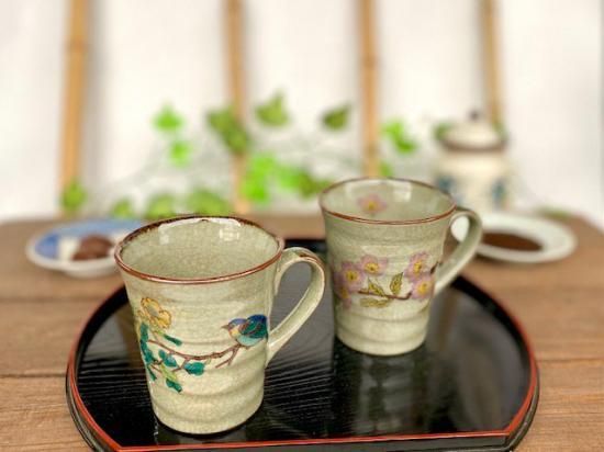 メーカー直送 九谷焼 ペアマグカップ 金糸梅に鳥＆ソメイヨシノ 中裏絵