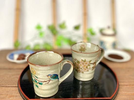 メーカー直送 九谷焼 ペアマグカップ 金糸梅に鳥＆しだれ桜 中裏絵