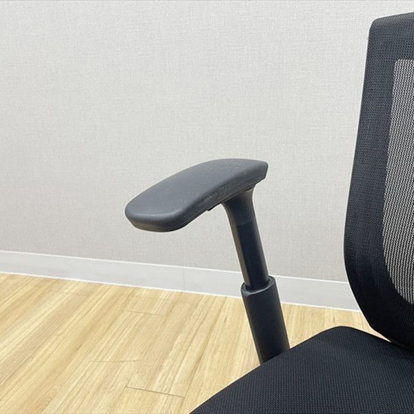  オカムラ エスクードチェア ローバック メッシュ 肘付 オフィスチェア ブラック オフィス用回転 オフィスチェア ワークチェア 椅子 チェア