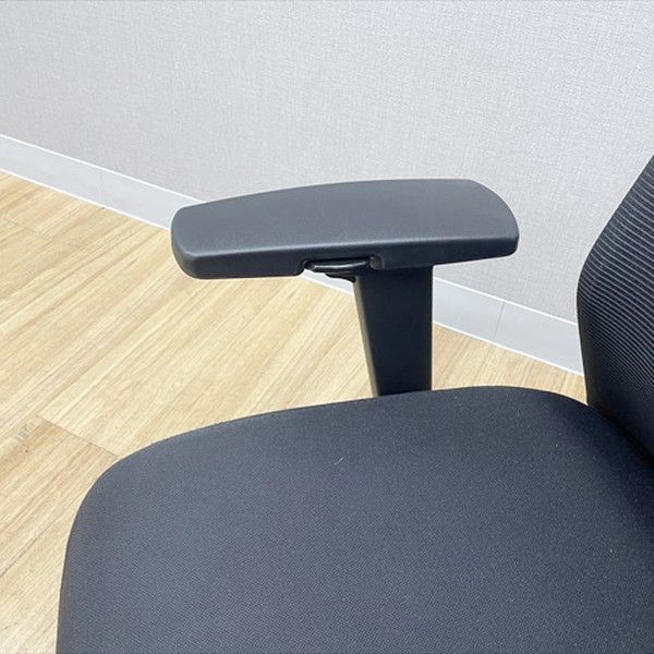 可動肘 オフィスチェア