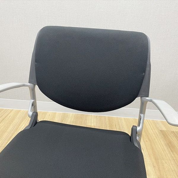  ミーティングチェア スタッキング 肘付 ルナ スリットタイプ キャスター付 オカムラ ブラック カウンターチェア オフィスチェア ワークチェア 椅子 チェア