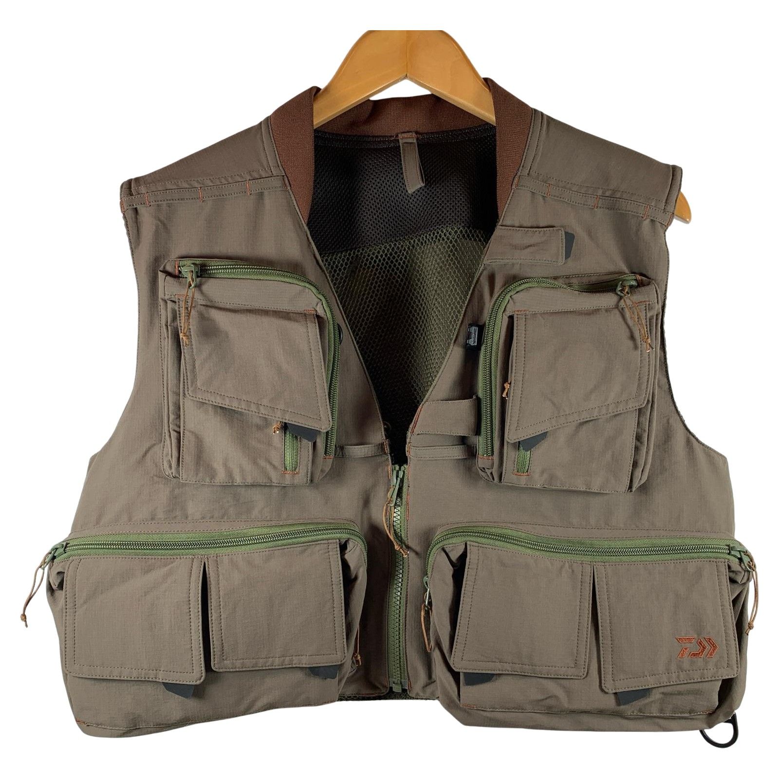 ττDAIWA ダイワ フィッシングベスト DV-3222 ネイティブクリークベスト ブラウン