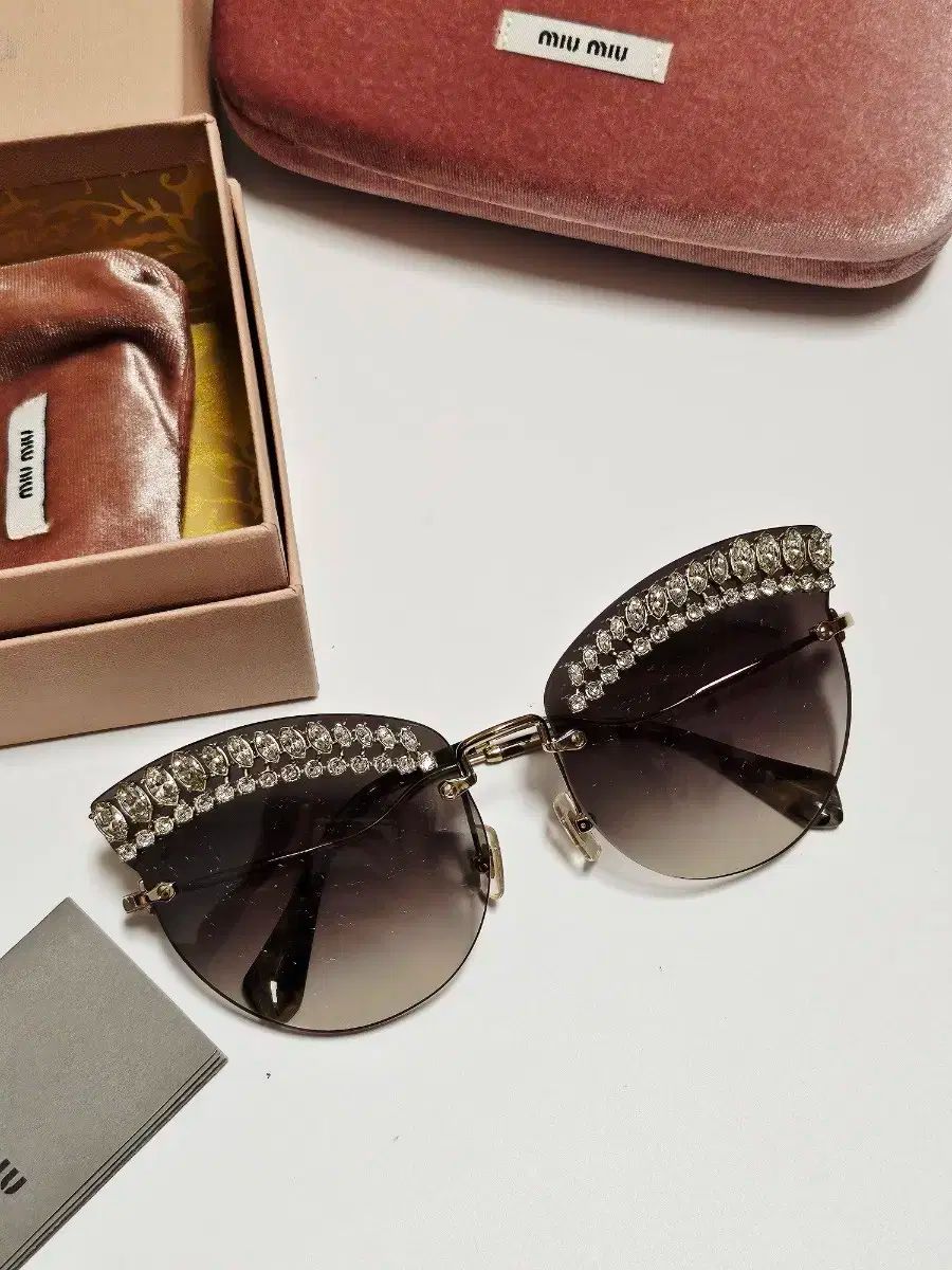 ミュウミュウ クリスタル キャットアイ サングラス