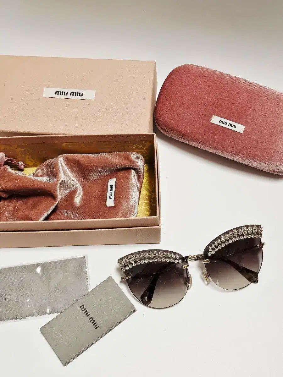 ミュウミュウ クリスタル キャットアイ サングラス