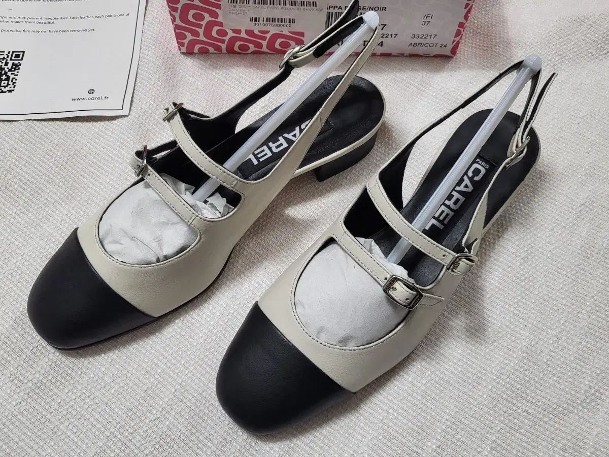 37 CAREL カレル アプリコット ベージュ-ブラック メリージェーン フラットシューズ