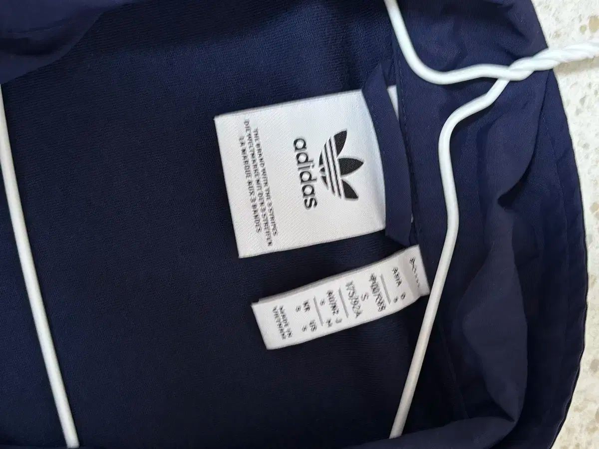 アディダス トラックジャージ ネイビー