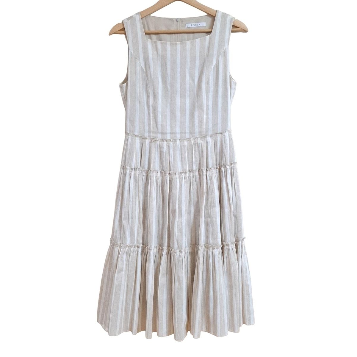 FOXEY フォクシー ワンピース サイズ40 M レディース - 39740 ベージュ×白 ノースリーブ ロング ストライプ