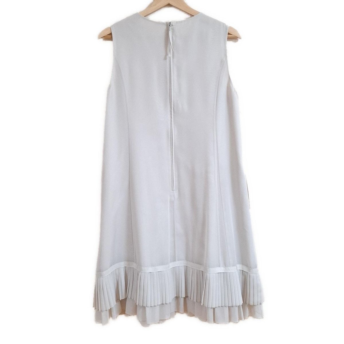 FOXEY フォクシー ワンピース サイズ40 M レディース - 37660 ベージュ クルーネック ノースリーブ ひざ丈