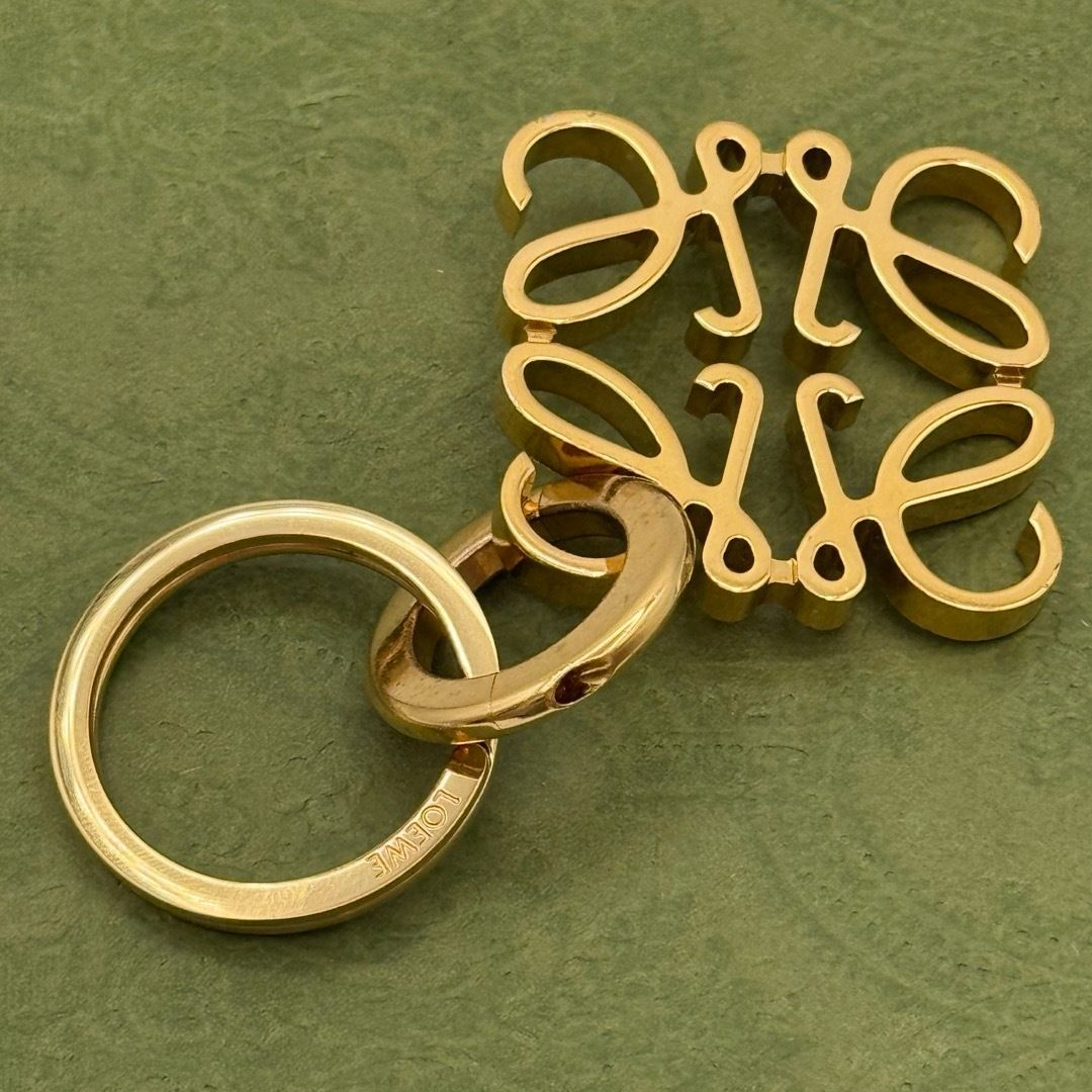 ロエベ アナグラム チャーム キーリング 現行品 ゴールド C821232X15 ロエベ アナグラム チャーム キーリング 現行品 ゴールド C821232X15