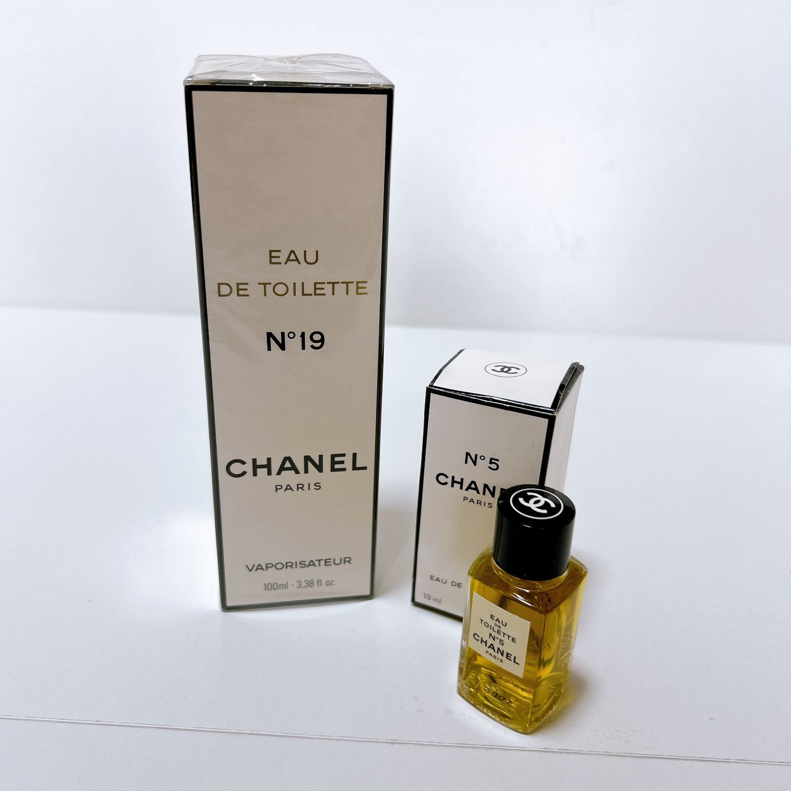 新品未開封 CHANEL シャネル 香水 EAU DE TOILETTE N°19 100ml おまけ