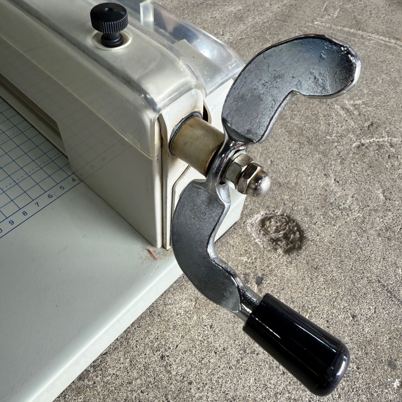 ペーパーカッター 裁断機