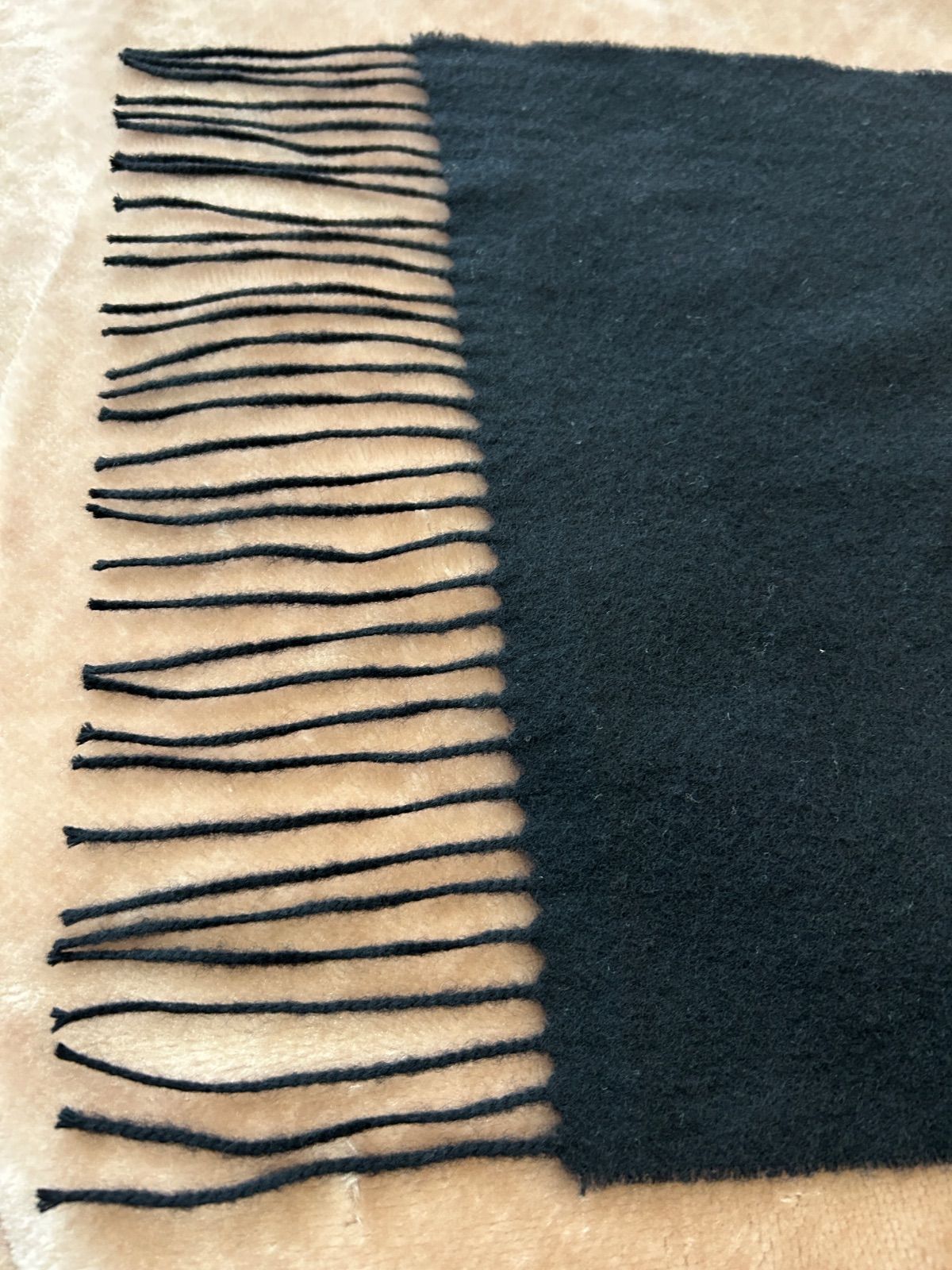 フルラFURLAマフラーストールショールスカーフblackブラック黒色系無地雪の結晶柄縦約156センチ横約34センチフリンジ約10センチレディースlady