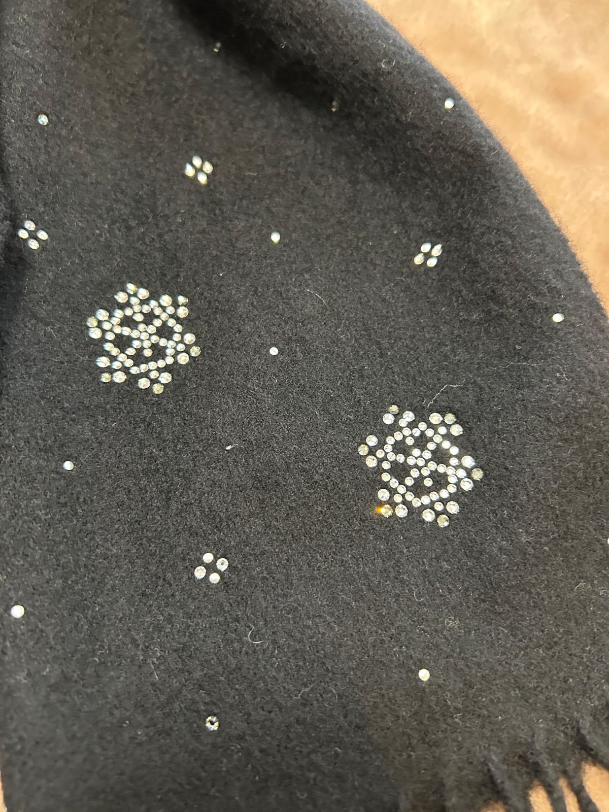 フルラFURLAマフラーストールショールスカーフblackブラック黒色系無地雪の結晶柄縦約156センチ横約34センチフリンジ約10センチレディースlady sLADYS女性用婦人ウィメンズwomen’s