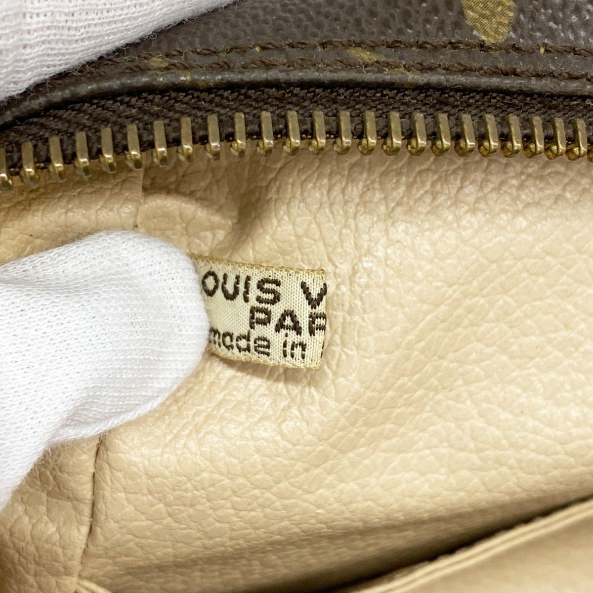 トゥルーストワレット28