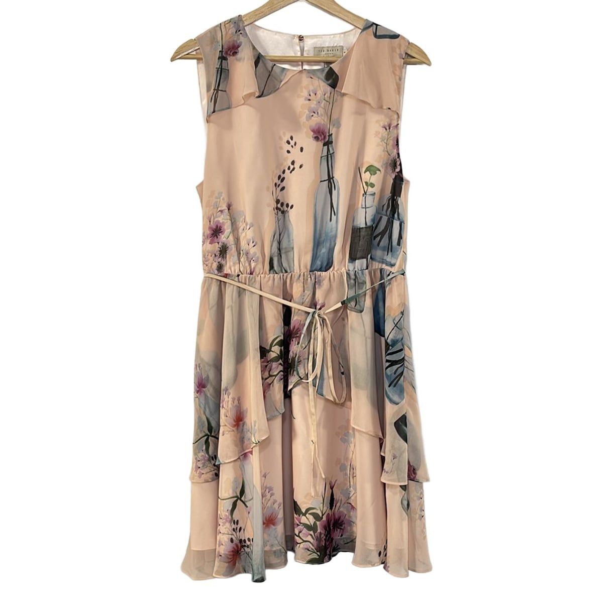 TED BAKER テッドベイカー 花柄立体刺繍 ノースリーブワンピース TED BAKER - 新品 希少 日本未入荷 テッドベイカー お花柄ワンピースの