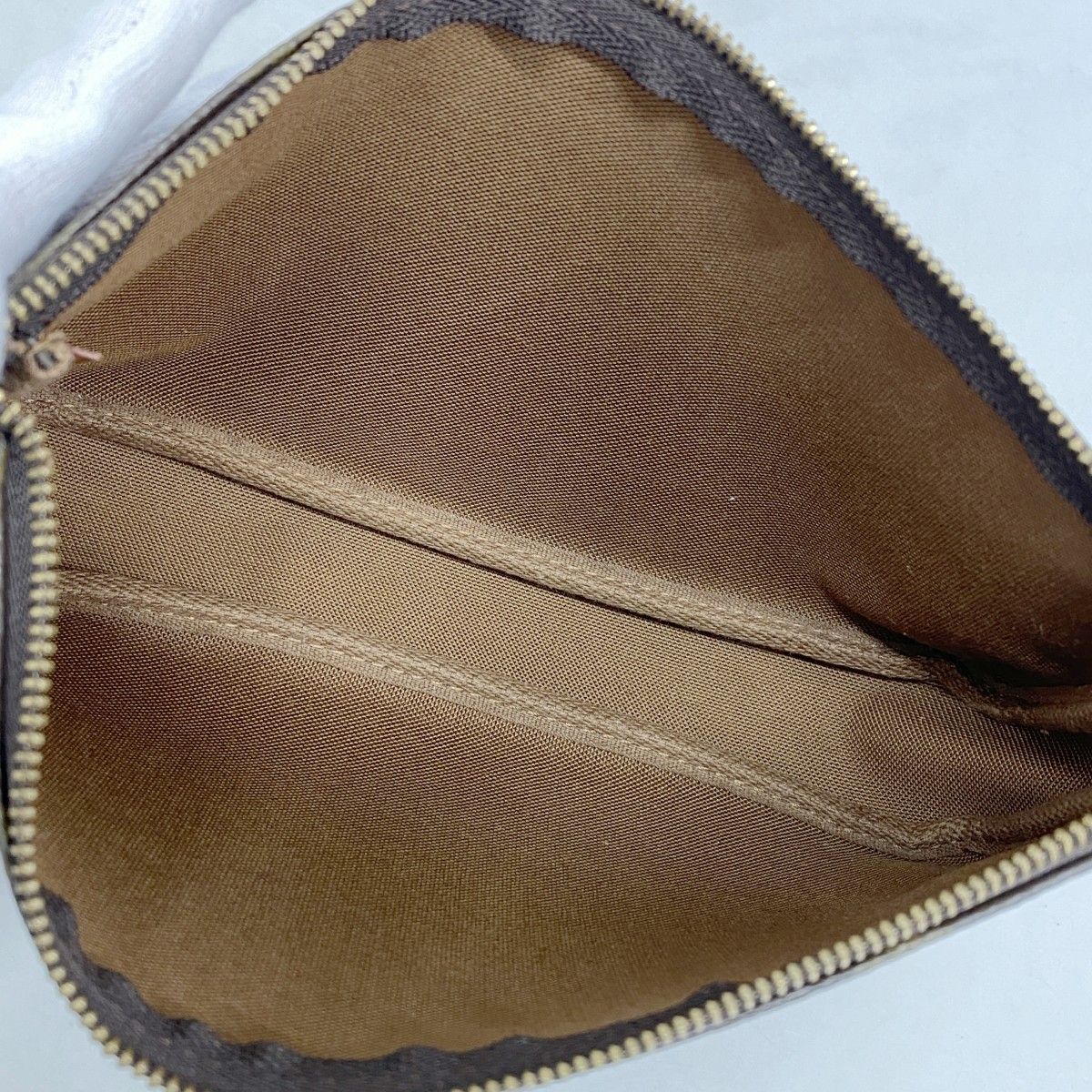 ポーチ モノグラム