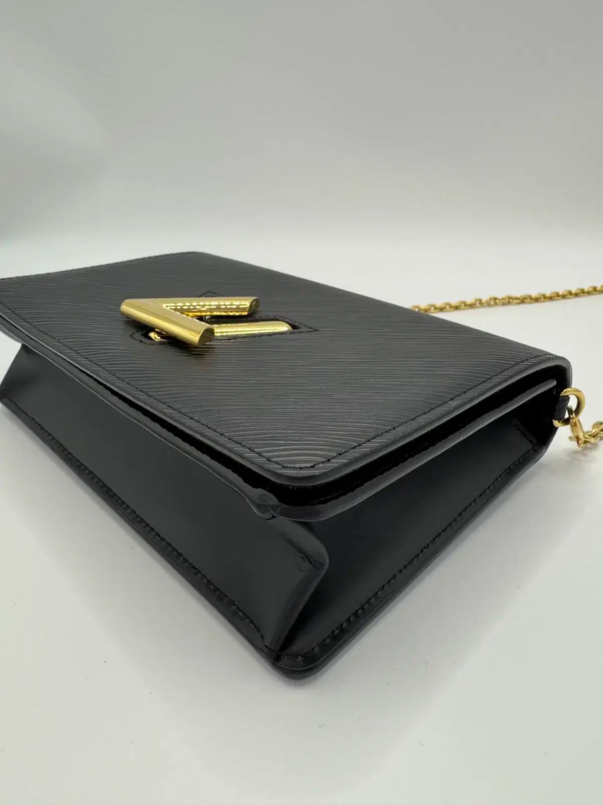 ツイスト チェーンバッグ