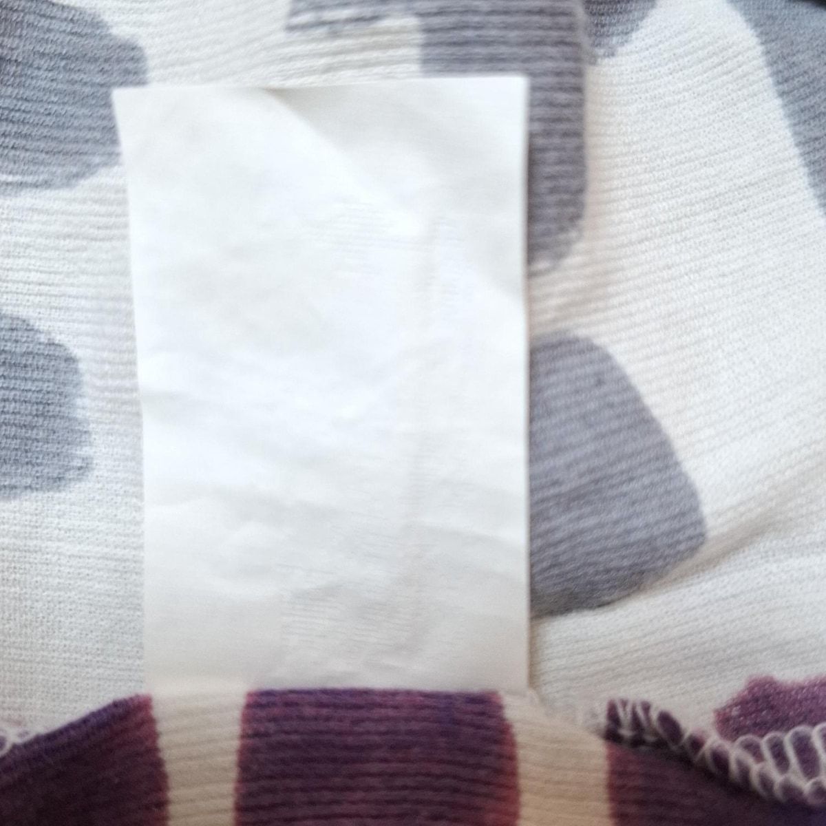 アイボリー×ピンクベージュ×マルチ Vネック