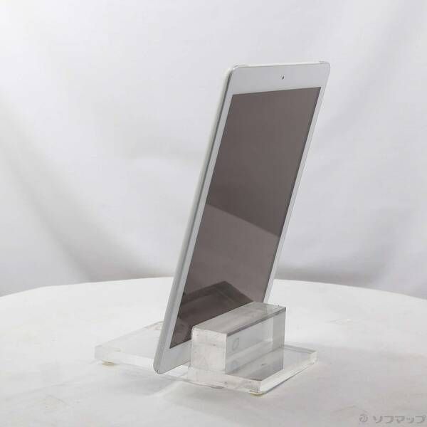 〔 品〕 iPad 第5世代 32 GB シルバー MP 1 L 2 J A docomoロック解除SIMフリー 297