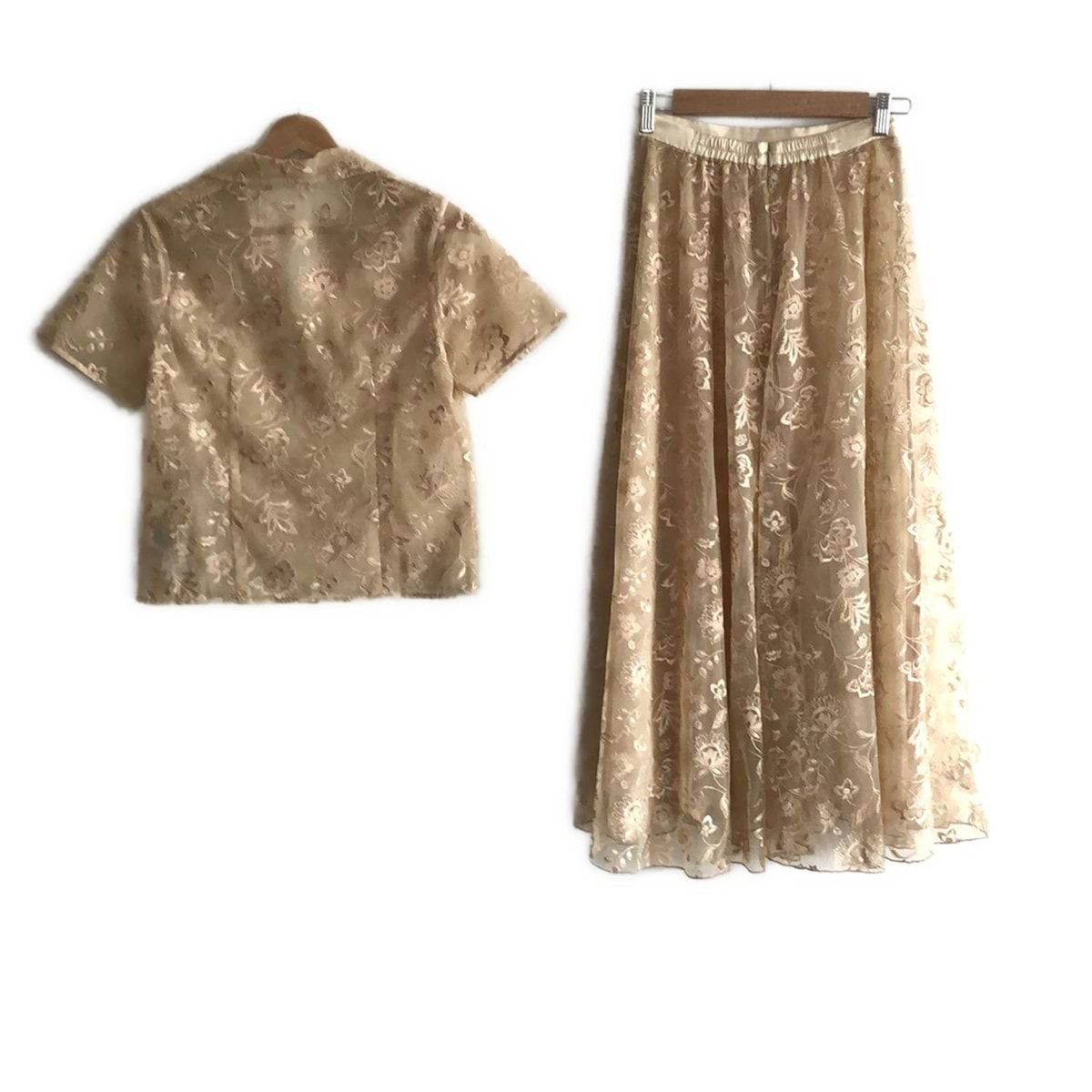 Lily Brown リリーブラウン スカートセットアップ レディース - ベージュ 花柄 レース シースルー