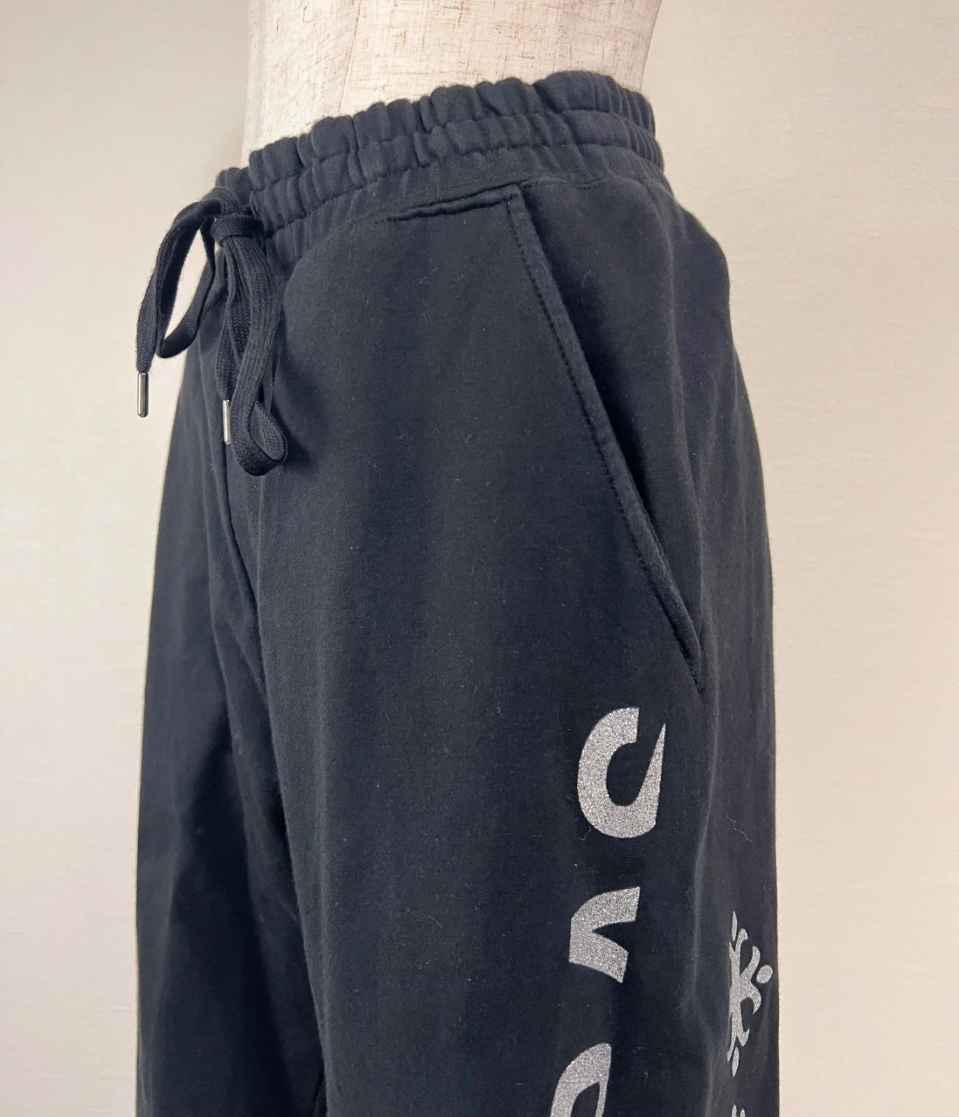  TATRAS タトラス パンツ プリント ロゴ 黒 01 その他 パンツ