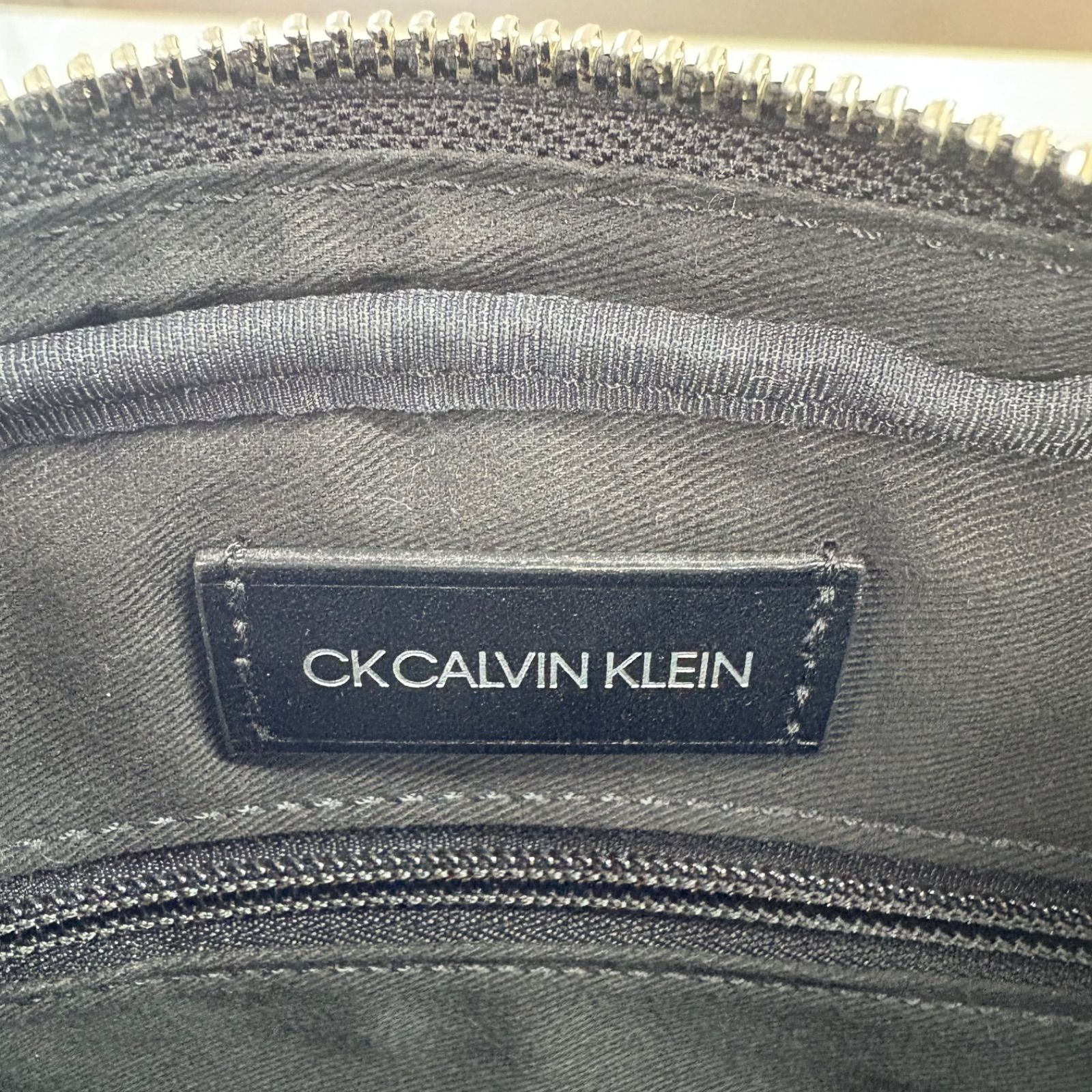 CK CALVIN KLEIN 本革 レザーショルダーバッグ 緑 シーケーカルバン 
