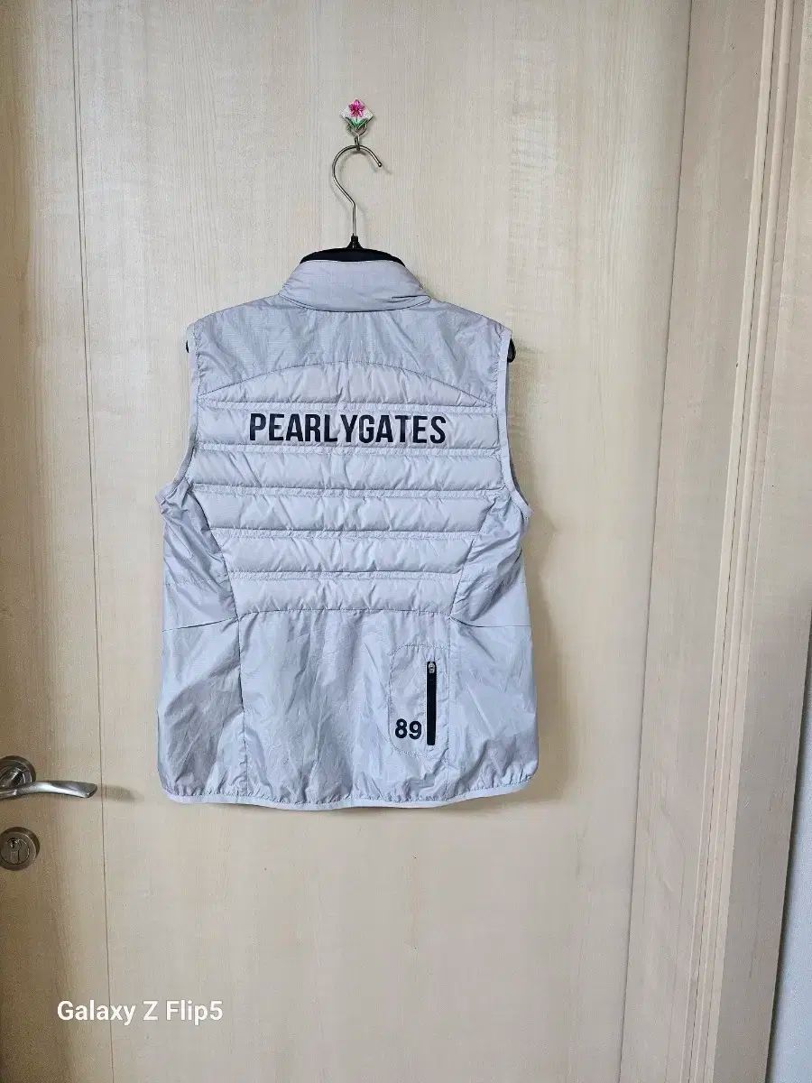 軽量ダウンベスト