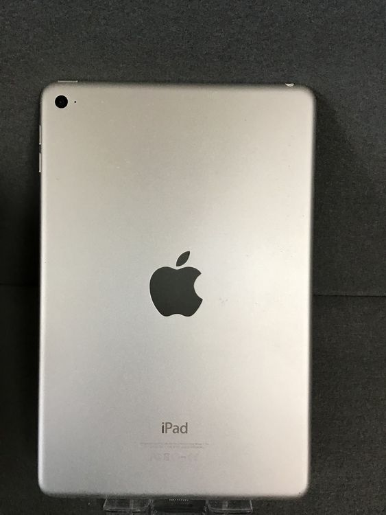 版 iPad mini 第4世代 64 GB WiFi版 シルバー色