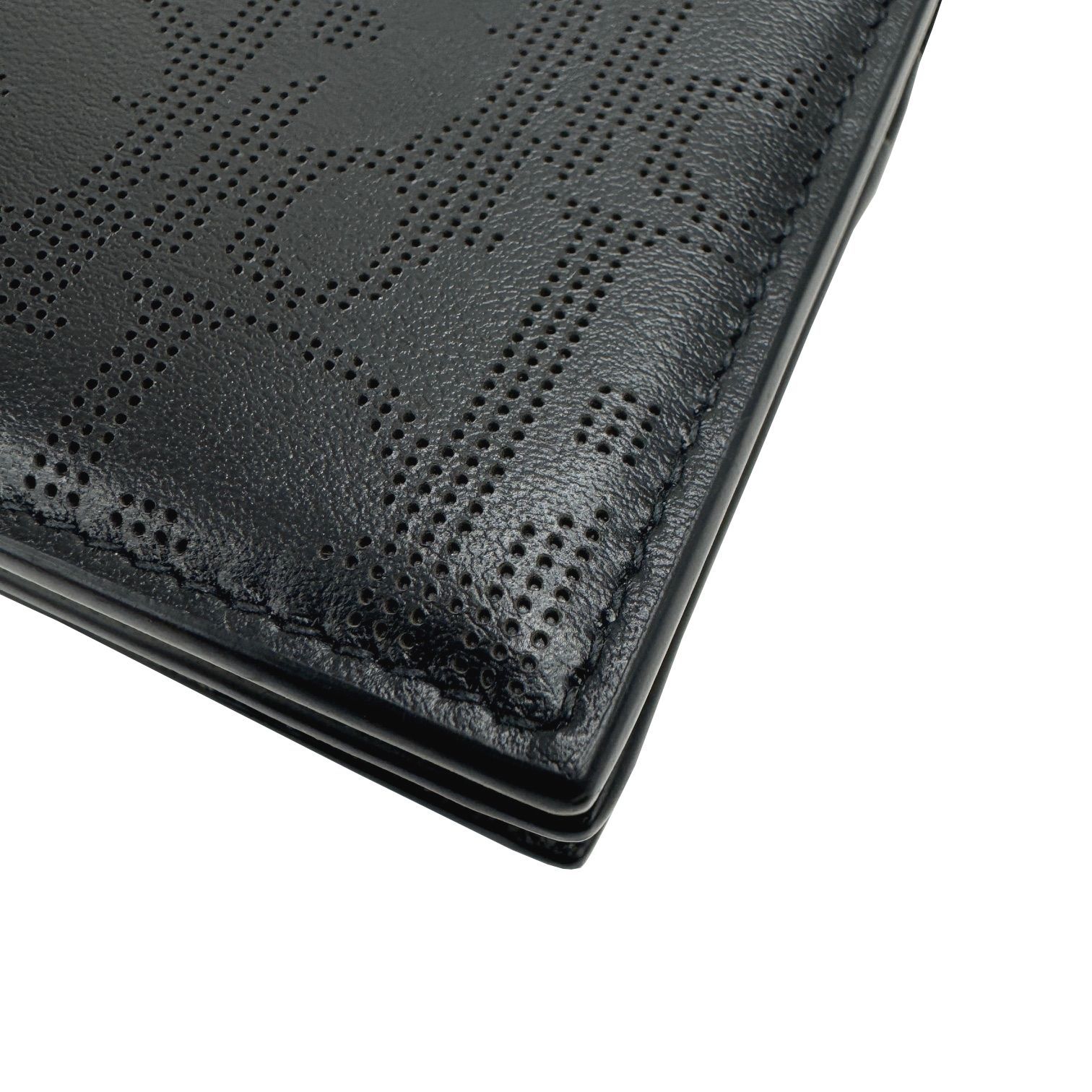 パンチングレザー