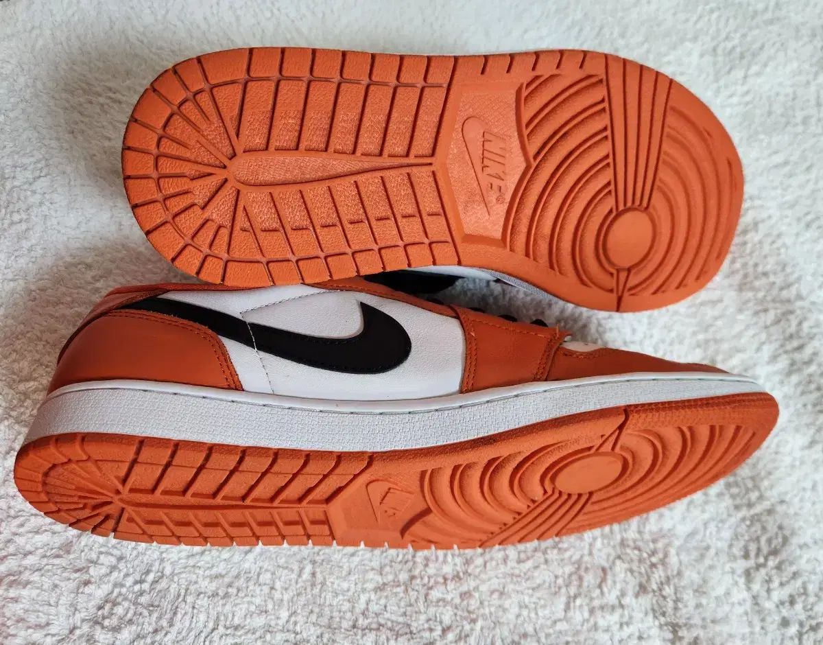  ナイキ エア ジョーダン 1 ロー オレンジ 白 295 シューズ(男性用) バスケットボール