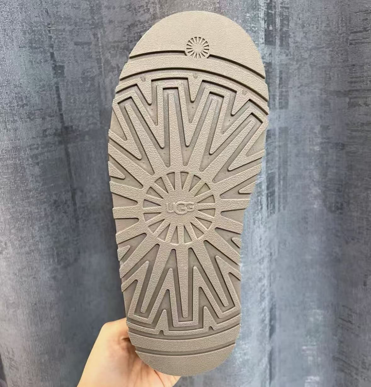  UGG アグ W Tazz 厚底 スリッポン その他 靴