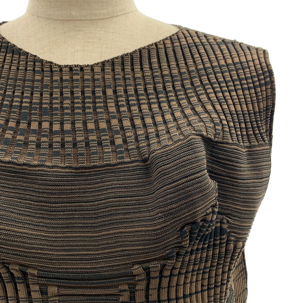 ISSEY MIYAKE イッセイミヤケ 2025SS LINKAGE リンケージ ノースリーブ ニット トップス 2 ブラウン ブラック レディース