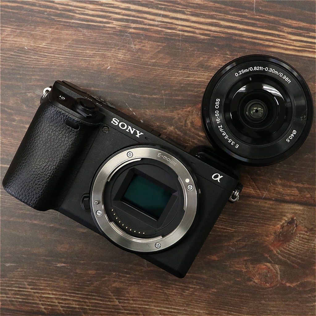 極上品】 Sony α6400 ブラック SELP1650 レンズキット ILCE-6400L