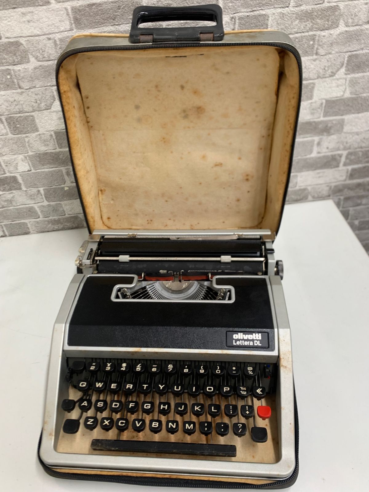 ジャンク☆ Olivetti (オリベッティ) lettera DL タイプライター
