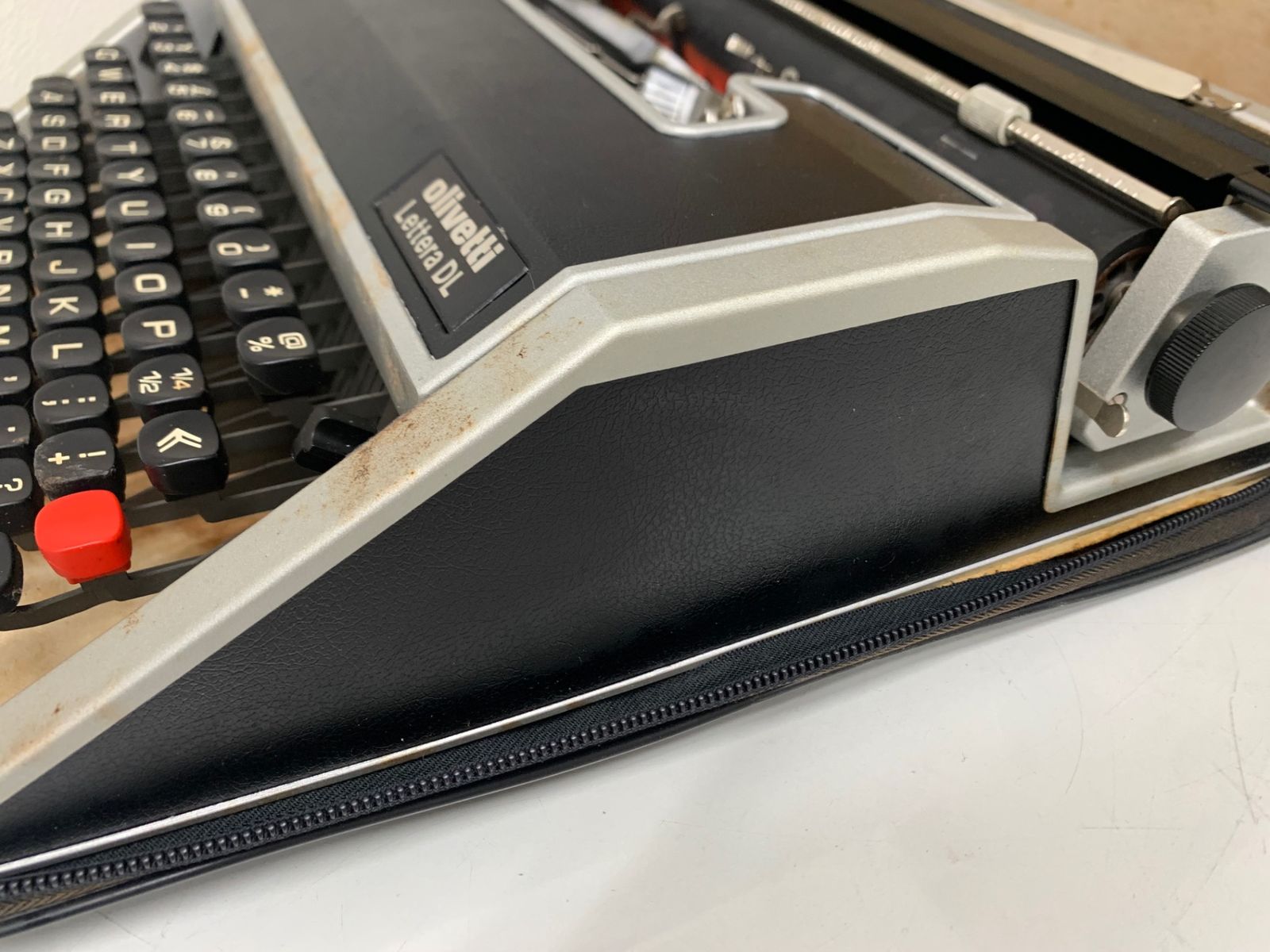 ジャンク☆ Olivetti (オリベッティ) lettera DL タイプライター