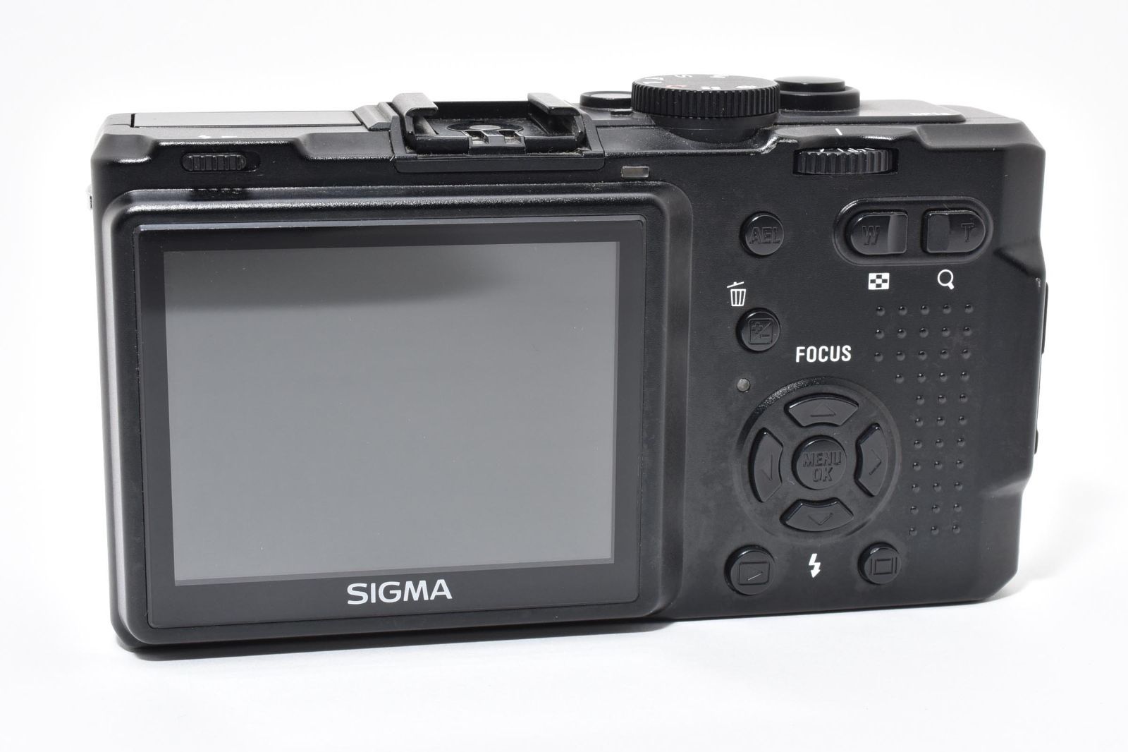 4 コンパクトデジタルカメラ