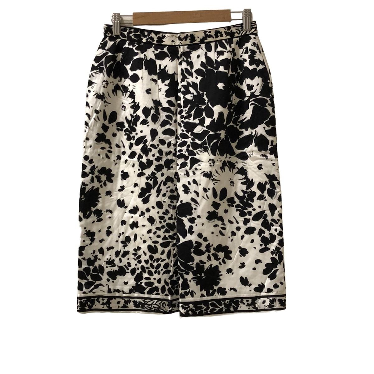 LEONARD レオナール スカート サイズ72 96 レディース 白 黒 ひざ丈 花柄 その他 スカート レディース
