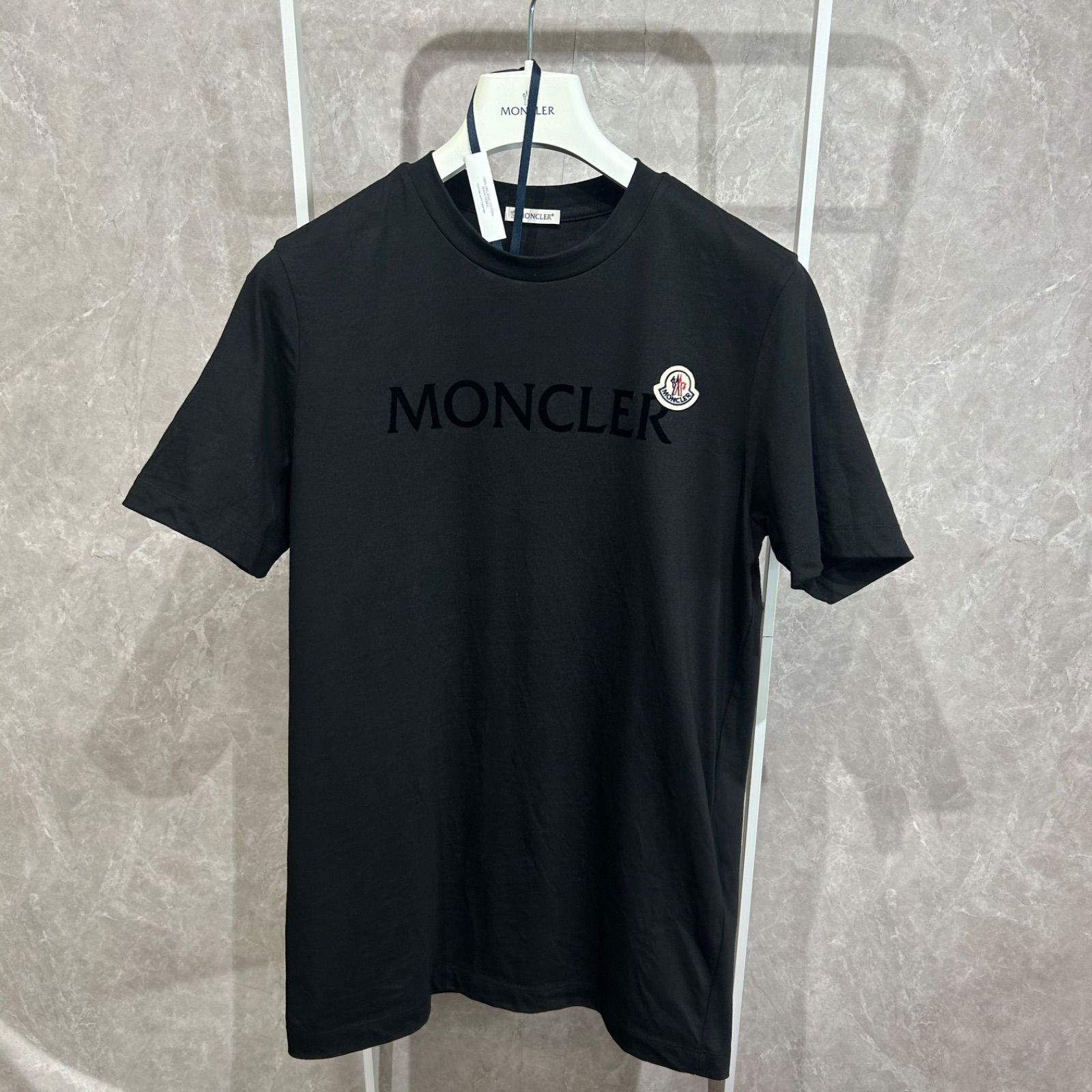 激安美品紙タグ付】モンクレール MONCLER 半袖Tシャツ ブラック　黒 激安美品紙タグ付】モンクレール MONCLER 半袖Tシャツ ブラック 黒